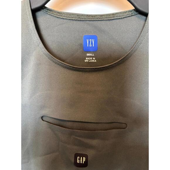 Gap YZY Tank - Picture 2 of 4
